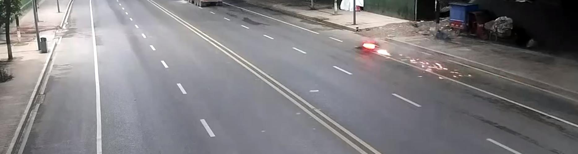 20年,男子盗走摩托车遭遇车祸身亡,家属:保管者没拔钥匙得赔偿