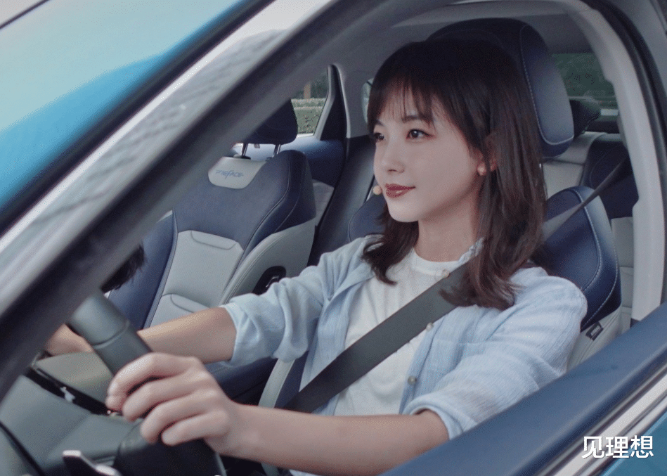 王冰冰|王冰冰评论区沦陷，几分钟掉粉上千，网友喊话她尽快澄清小三丑闻