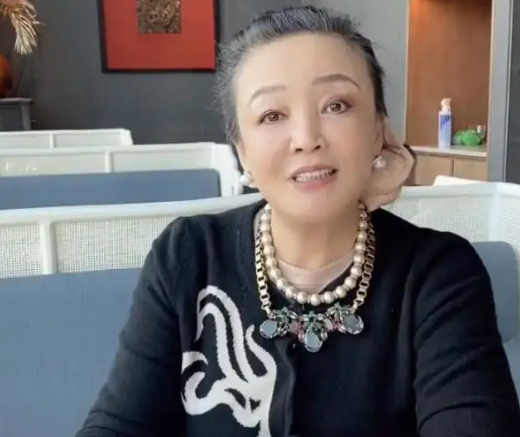 张兰|近日，富婆张兰终于在直播中透露了汪小菲离婚的真正原因！