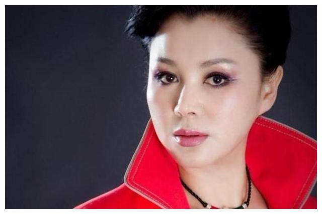 于小慧|于小慧:被2段感情伤得遍体鳞伤,不再相信爱情,如今52岁单身一人