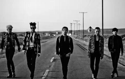 华晨宇|权志龙近照曝光!满头金发像华晨宇,网友:可别蹭华晨宇热度