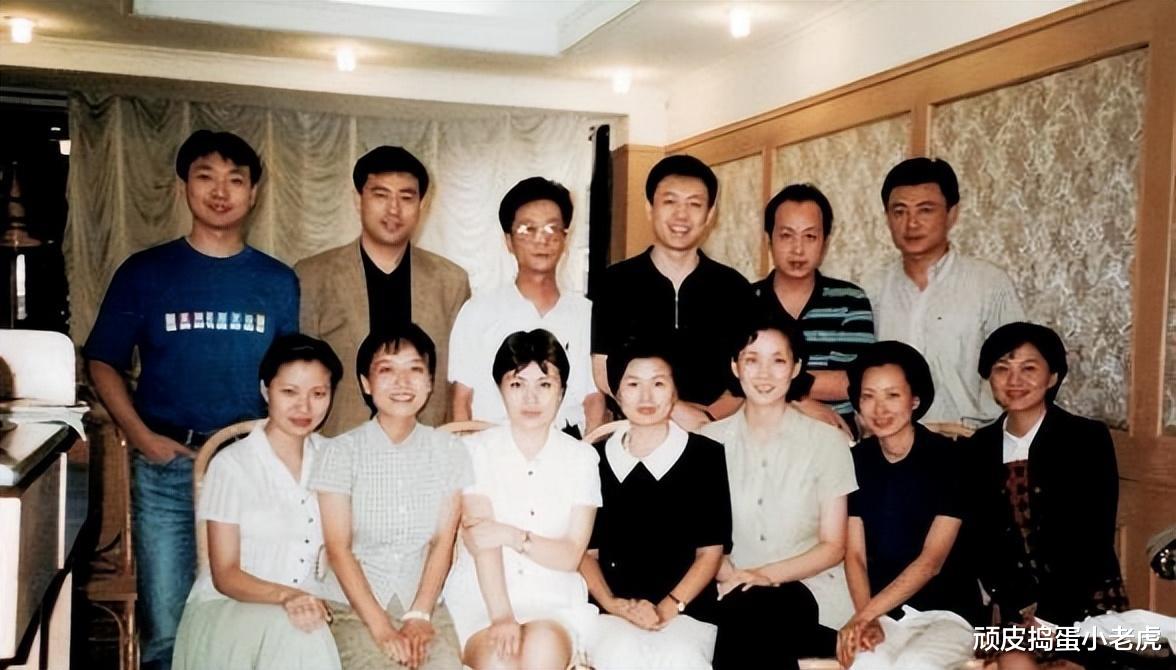李瑞英: 儿子坠楼仍坚守岗位, 工作28年零失误, 为何退休后饱受争议?