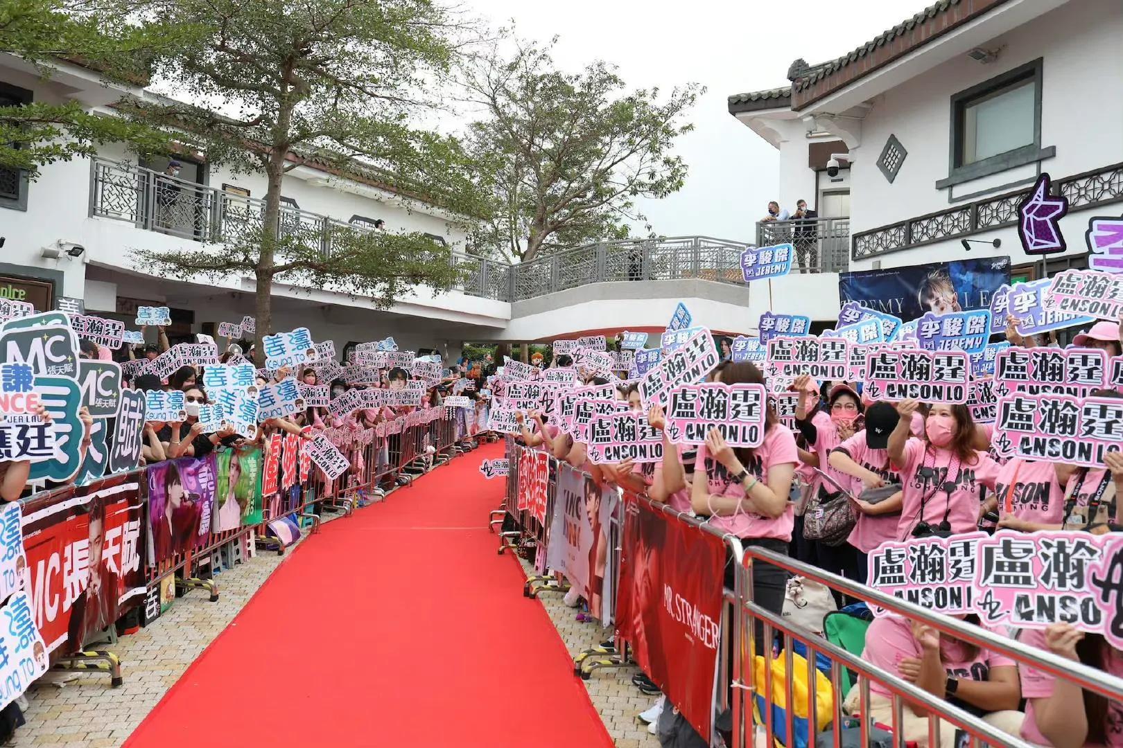 流行|香港最火歌坛盛宴沦为土味秀：MIRROR耍帅 冷门歌手摆酷