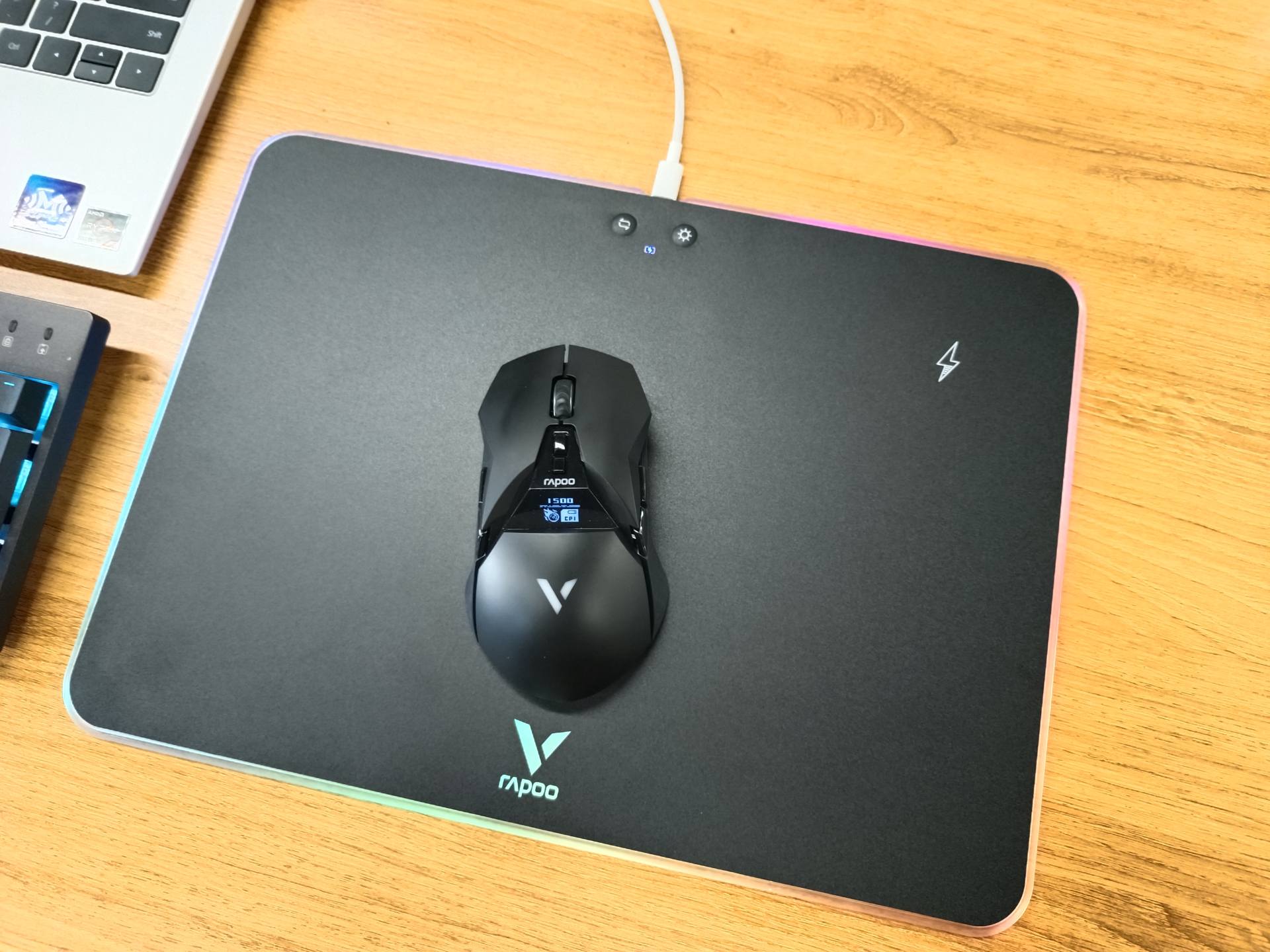 雷柏|雷柏V10和V950Q打造桌面RGB美学，这套装备有点东西！