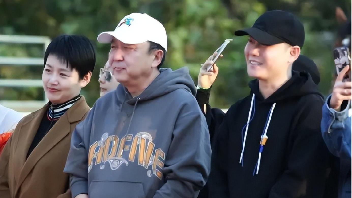 于谦|于谦办马术大赛好隆重！小10岁妻子打扮精致，吴京濮存昕到场热聊