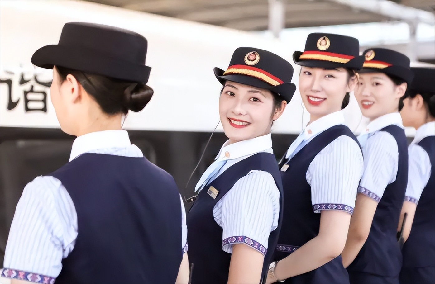 招聘|铁路集团面向高校毕业生招聘，平均月薪5400左右，专科生可以报考