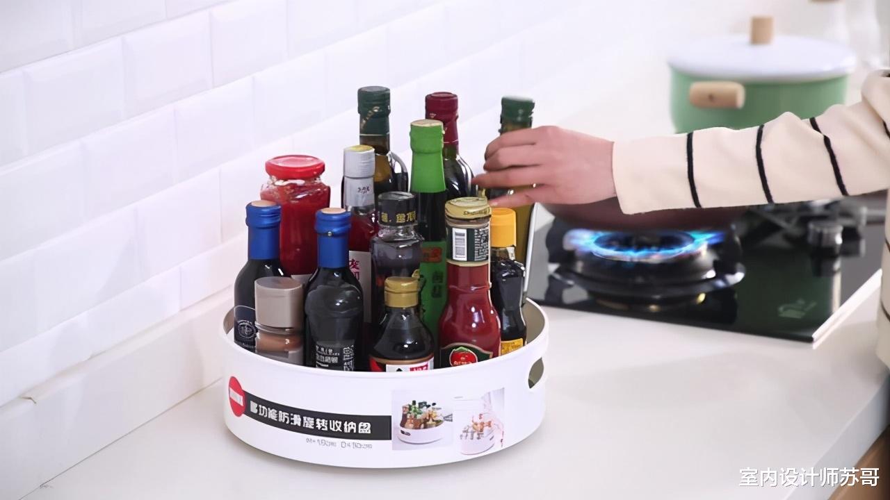 建议女人：灶台别摆瓶瓶罐罐，学会这么做，干净又美观