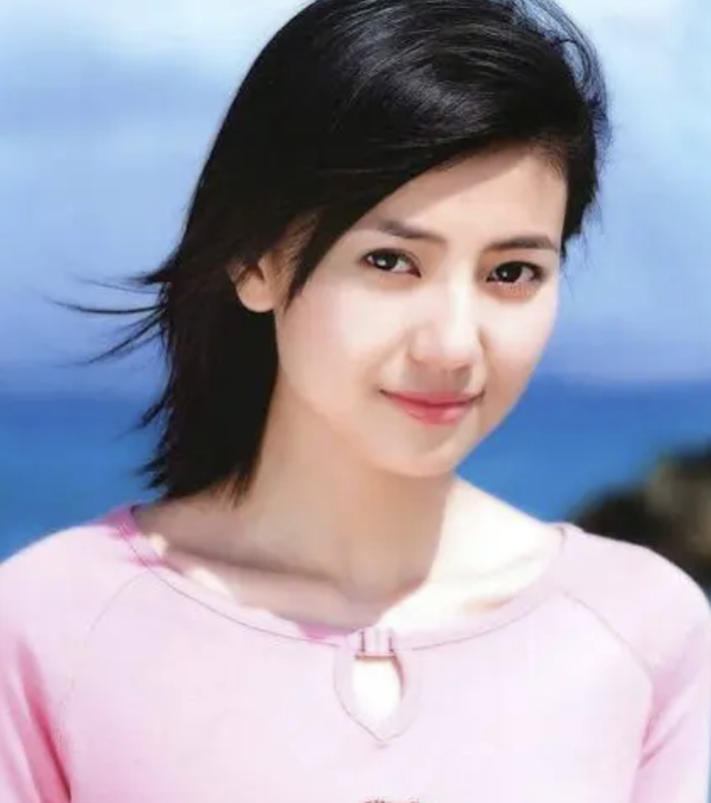 高圆圆|清纯女神，当红时嫁人，今42岁皱纹明显依然美，自然老去的魅力