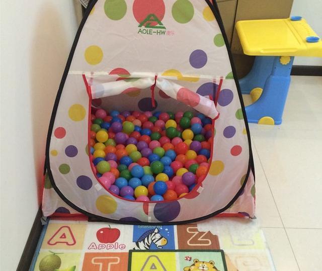 新房不封阳台只刷大白墙,朋友看后都说头一次见防盗窗这么装的!