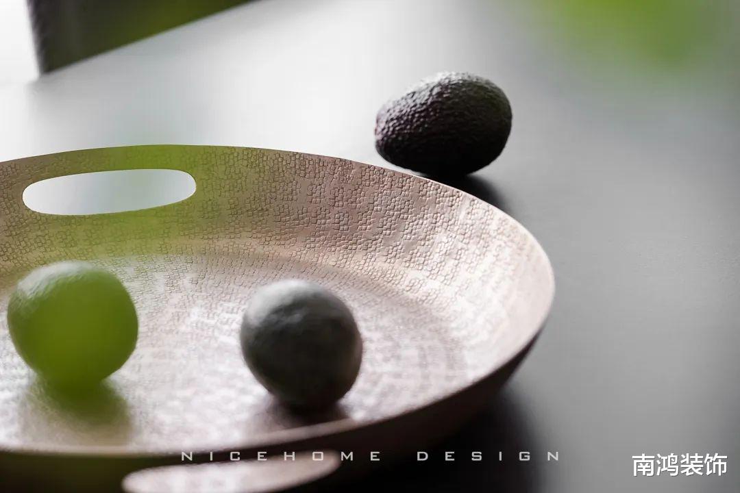 温柔灰包裹的二人居,自由感与浪漫感的双重收获!