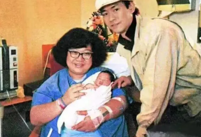 郑少秋|在沈殿霞怀孕期间,丈夫郑少秋曾多次带绯闻女友官晶华出国旅游