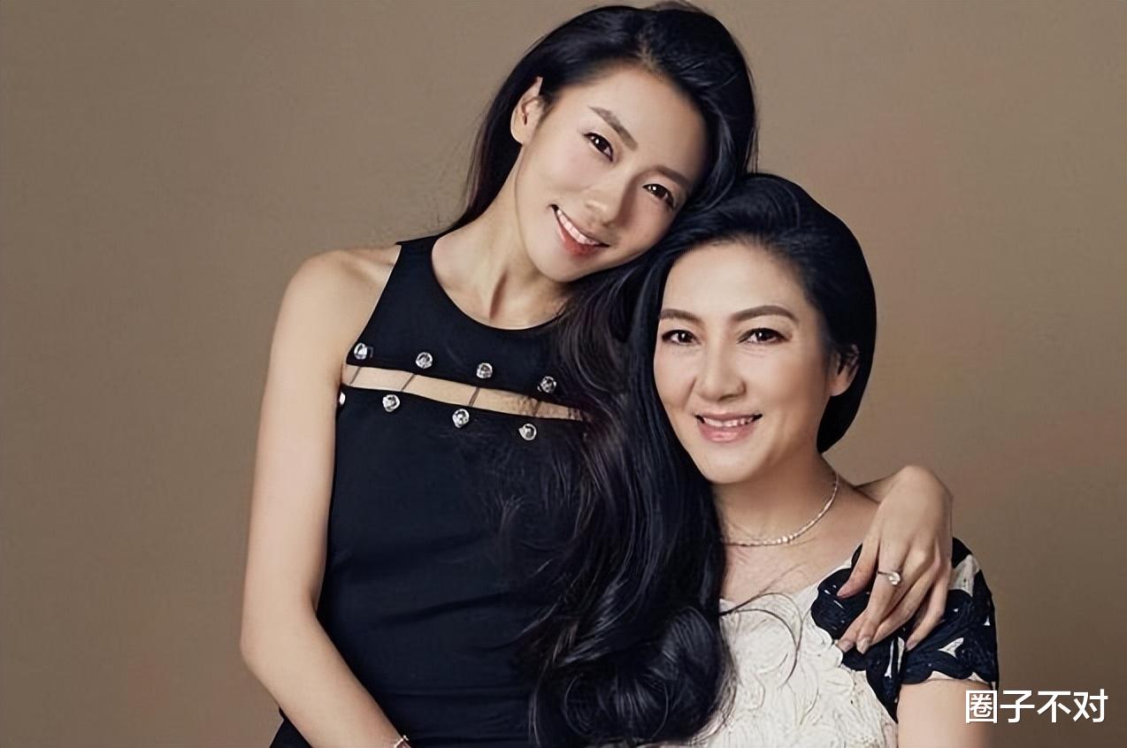 程晓玥|“千金女友”程晓玥:3年青春付之东流,杨幂帮她摘掉假千金名头