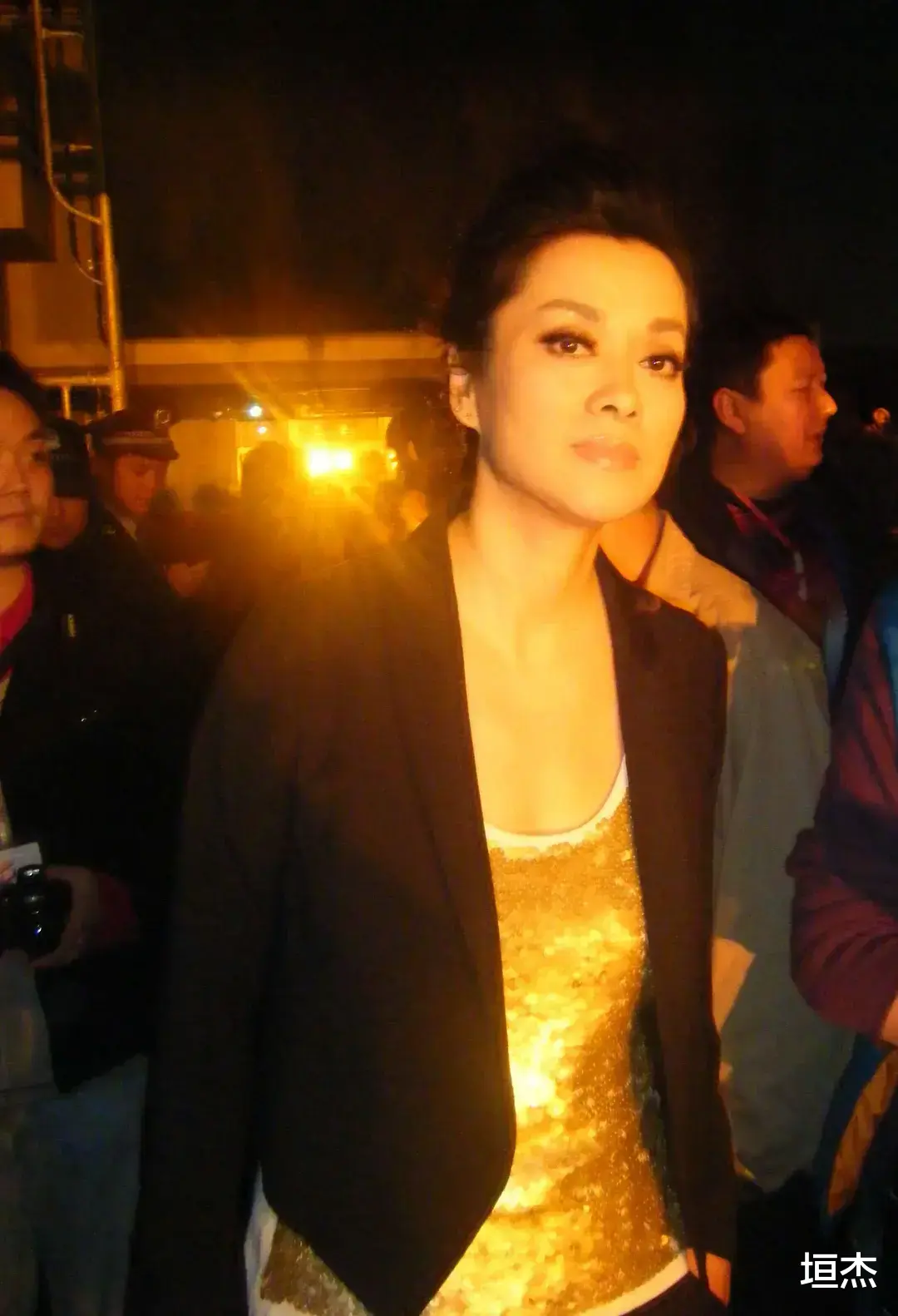 毛阿敏|毛阿敏：含泪追忆亡夫，260亿遗产拱手相让，余生只想做个好妈妈