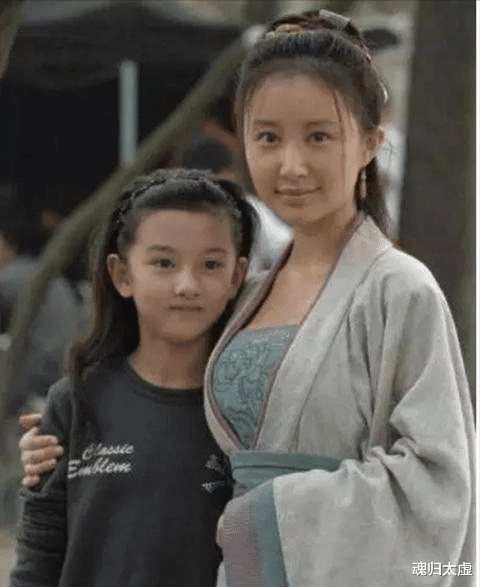 宋祖儿|“京圈小花”宋祖儿：出道前与富二代相恋，爆红后与 舒畅 划清界限