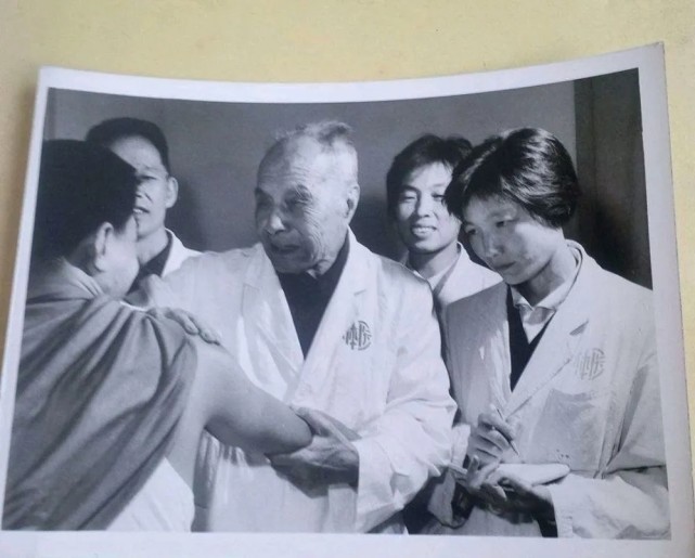 睡眠|武医宗师郑怀贤,在中医骨伤科方面造诣颇深,人称“骨伤圣手”