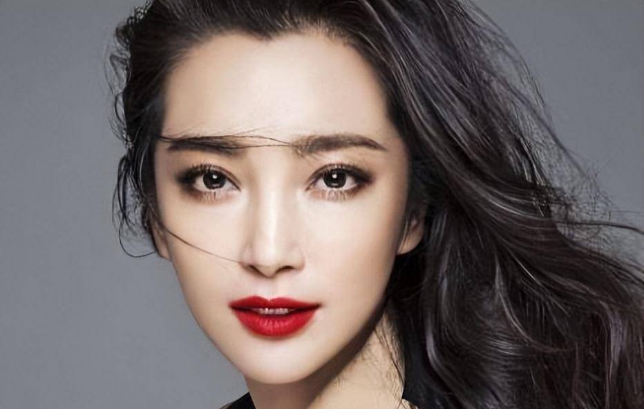 李冰冰|李冰冰下跪认干爹，马云上门拜访，赵薇有私交，谁这么多疯狂？