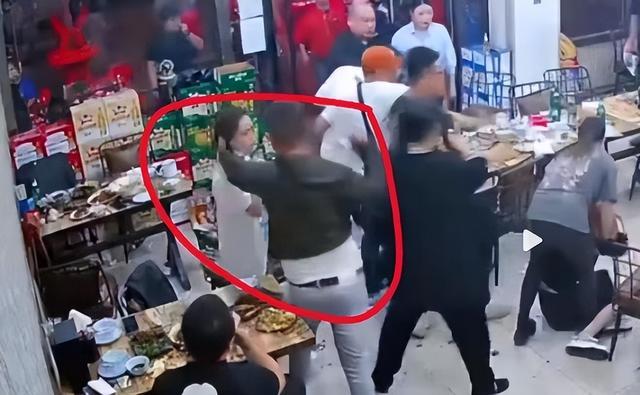 毒教材、唐山烧烤店打人、郑州健康码变红,新热压下旧热,算啥事