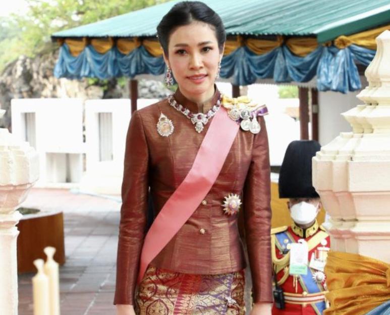 诗妮娜|51岁西拉米注定重回后宫，诗妮娜隐退用意深远，双美组合腾出空位