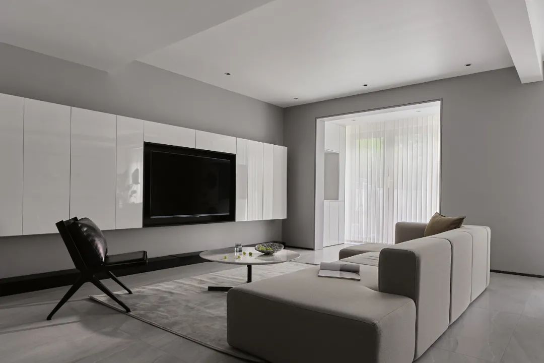 270㎡多层整装案例,社交岛台+瑜伽室,灵动黑白灰