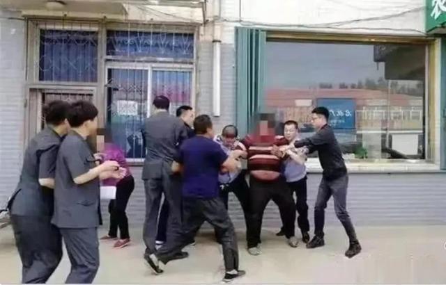 2013年,将儿子一家四口灭门的慈父为何一夜之间变恶魔?娇儿不孝