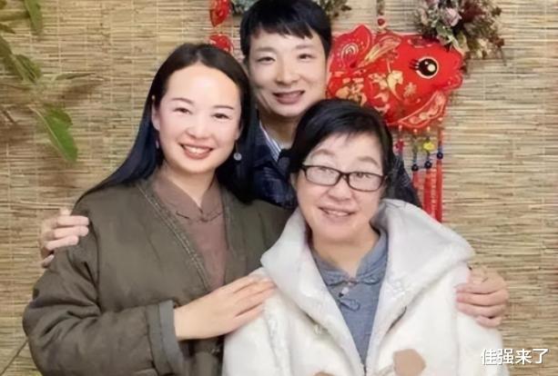 余秀华|余秀华48岁告白者知难而退，直言不愿太上赶着，择日直接去横店