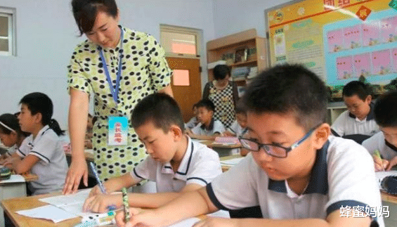 |“最懒小学生”火了，写作业懒出新高度，老师无奈直言我挑不出错