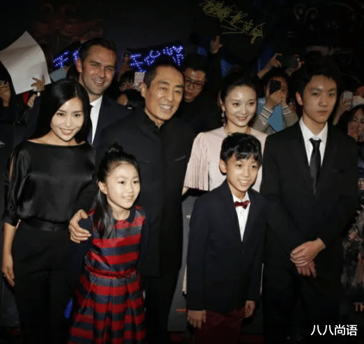 张末|星二代张壹丁已成年,庆生照打扮成熟仍稚嫩,眉眼间却像姐姐张末