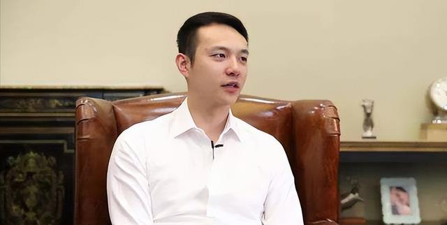 何超云|放弃霍启文，却接受月薪4万的消防员，网友称何超云眼光越来越差