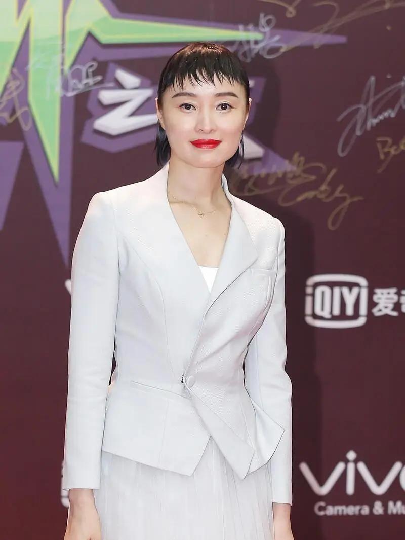 发型师 吴越的新发型，一下子就惊艳了全场，发型师是不是该换一下了？