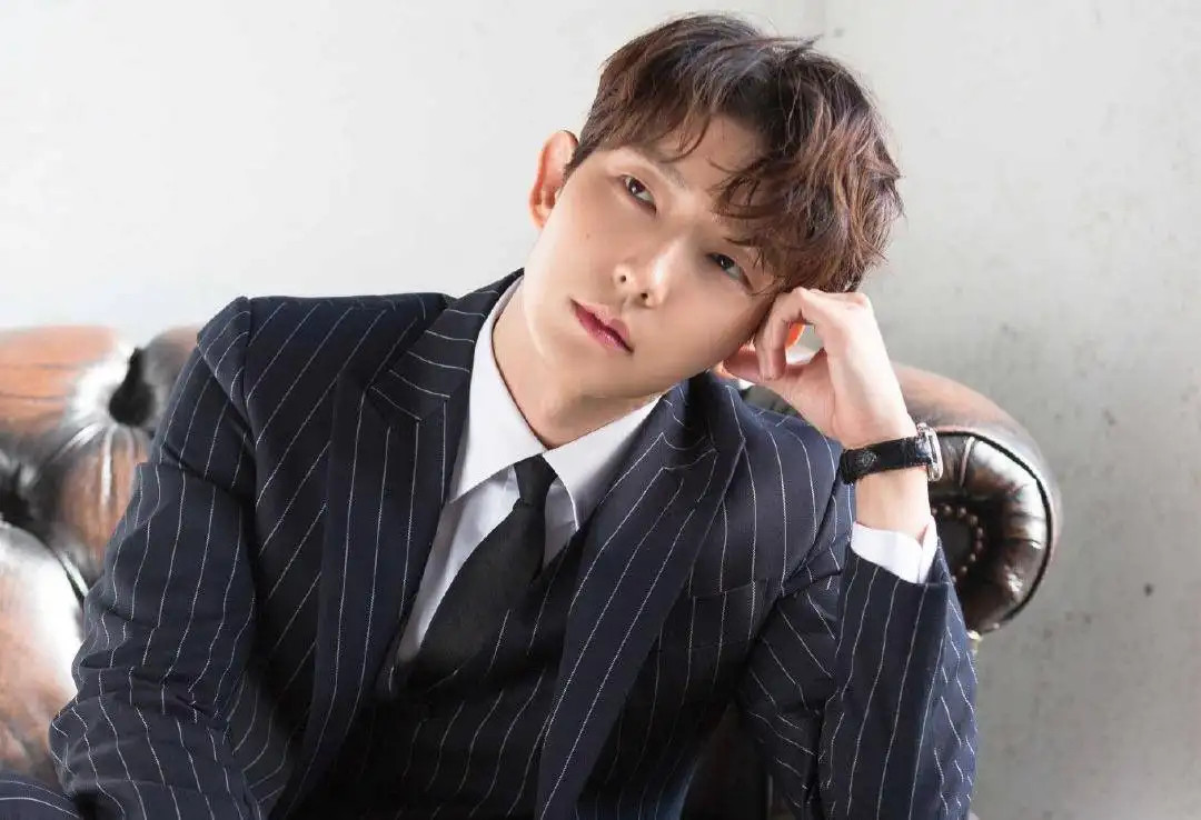 肖战|肖战成2021世界最帅男演员，粉丝称其世首帅，网友质疑榜单水分