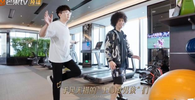 毛不易|毛不易、曾比特沉浸式合唱《弥敦道》，悬殊比分落败却有点离谱