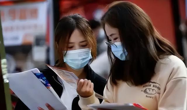 大学生|越是精明的父母,越不会让孩子从事这些工作,工资少还没发展