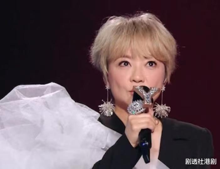 陈慧娴|仍渴望爱情！57岁知名港歌手感情路坎坷，三段恋情已花费17年时间