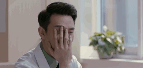 吴京|吴京撒娇、杨幂泡澡、雷佳音光膀子喝酒,这些明星当年有多奔放?