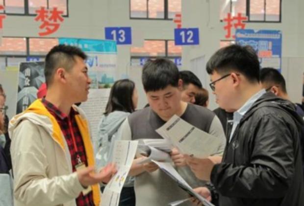 复旦大学|复旦梁教授：毕业生应该在家冷静啃老三年后，网友：不浪费时间吗