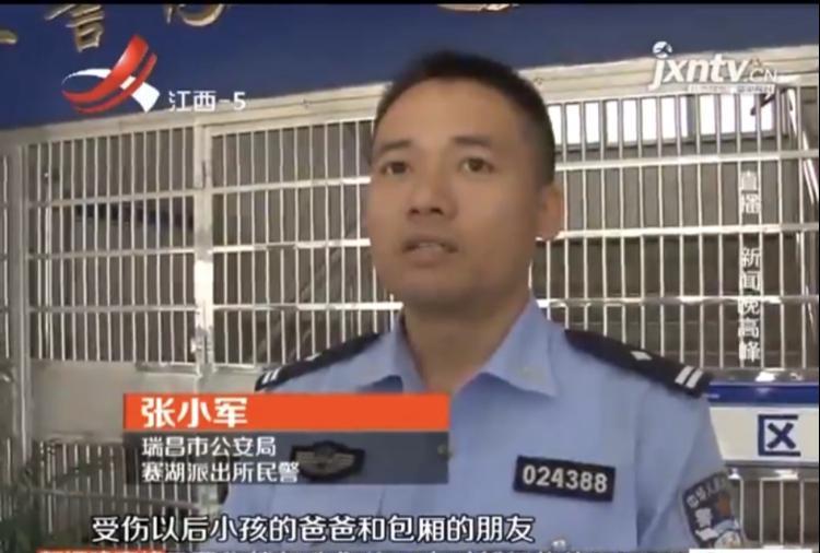 太猖狂了!服务员下跪后,还遭到20多人的殴打,就连劝说的陌生人也被群殴