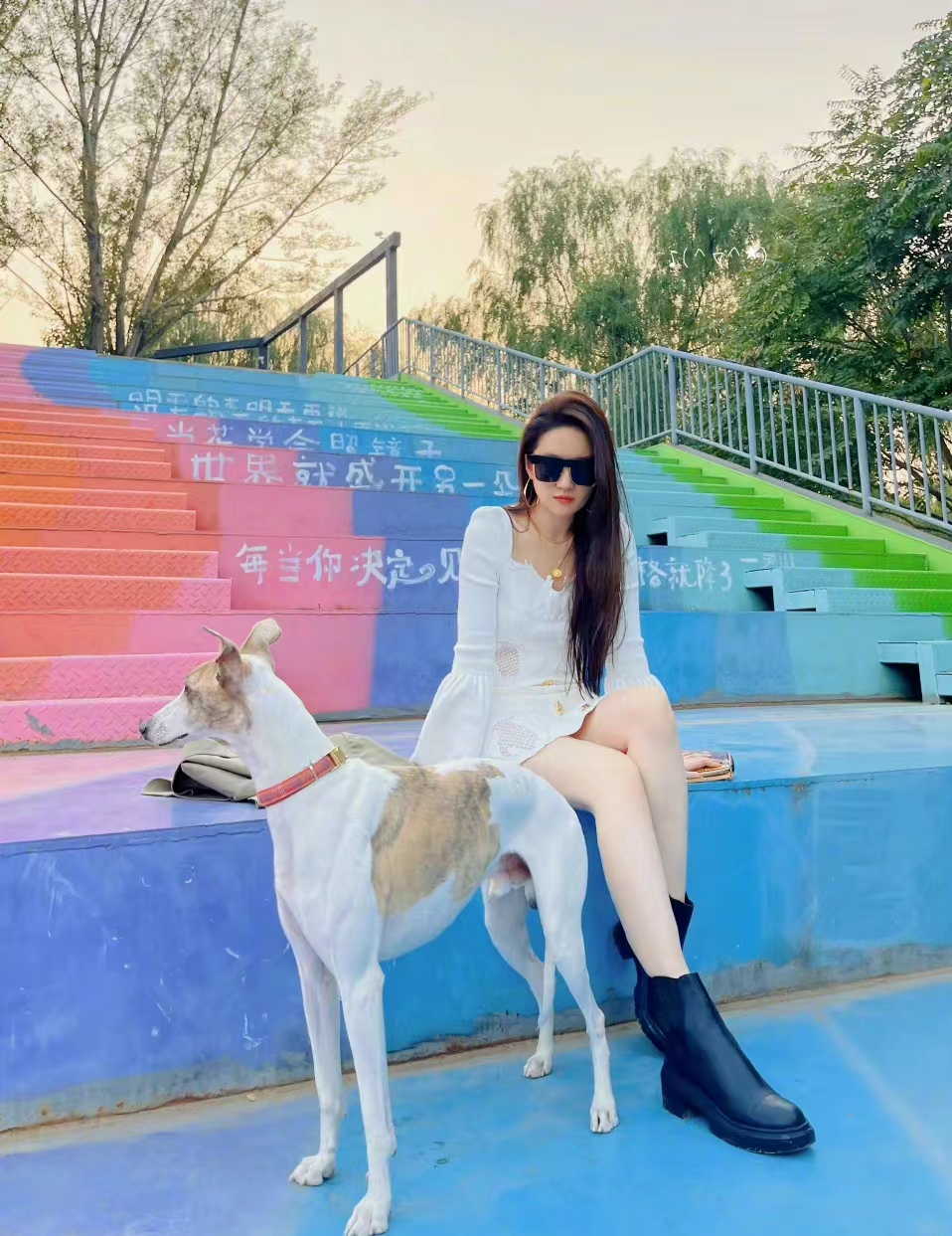 刘亦菲|刘亦菲国庆假期九宫格随拍来了，是漂亮的刘亦菲呀