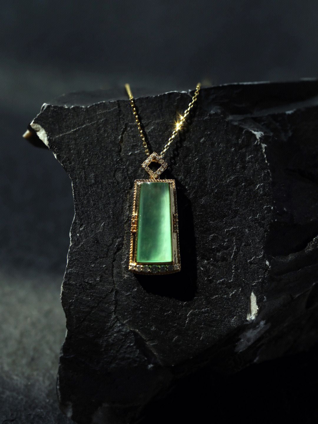 紫檀|高冰晴绿翡翠无事牌