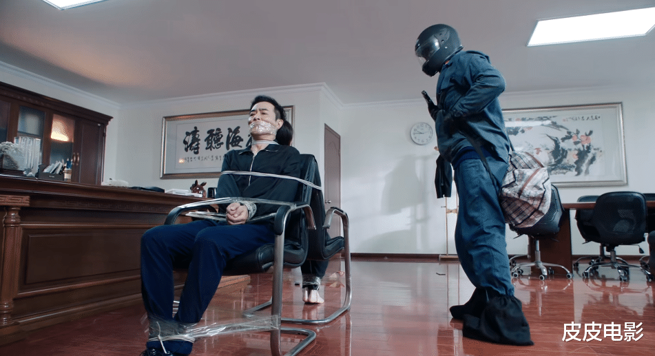 赵丽颖|赵丽颖插兜，雷佳音不下跪，细扒2022“十佳表演”名场面，真牛