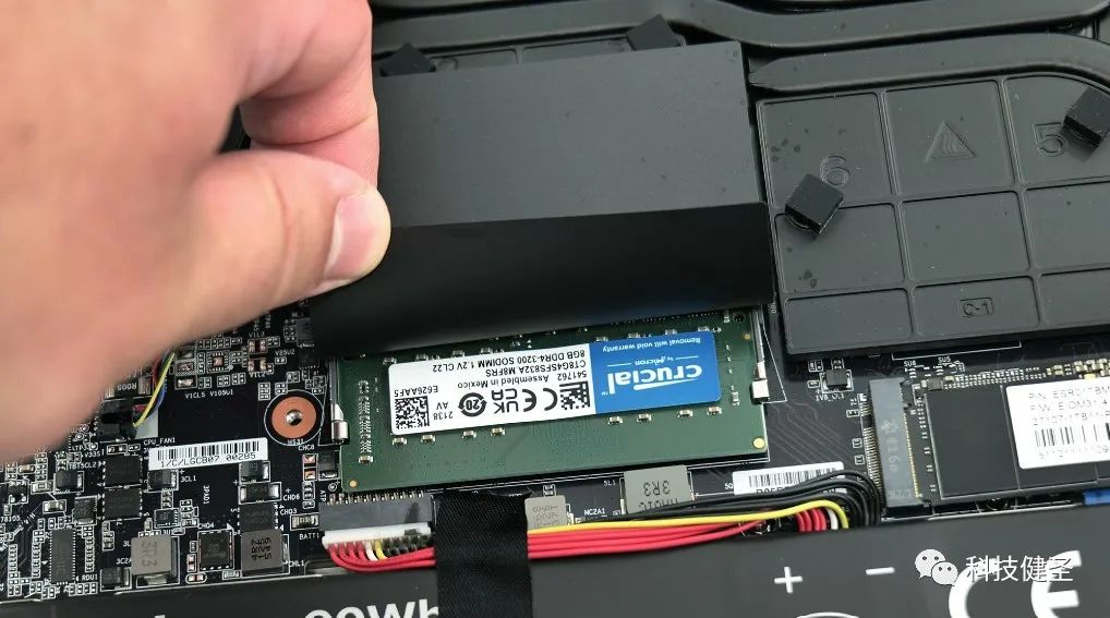 技嘉|USB数量少 功耗释放保守!技嘉AORUS 15是否值得选?