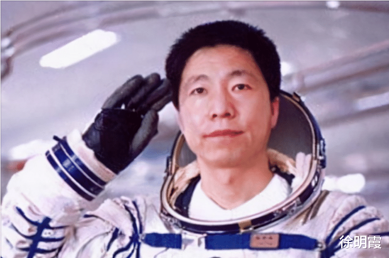 杨利伟在太空听到“敲门”声,17年后谜底才揭开,多亏他当时机智
