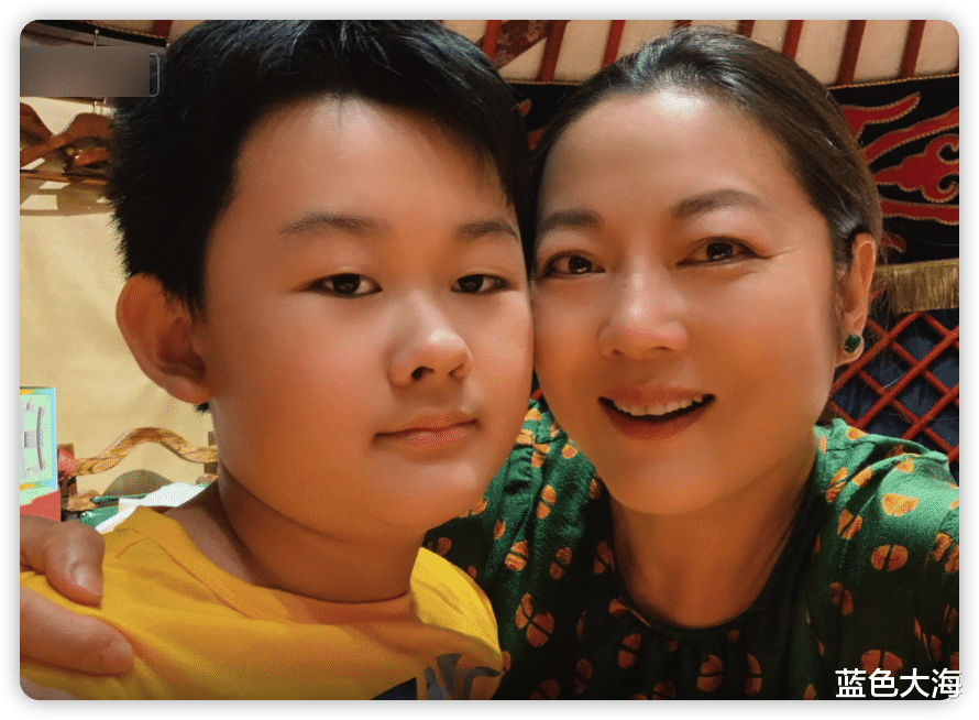 王茜华|51岁王茜华被疑离婚，称一个人也很安逸引猜测，黑眼圈太重显憔悴