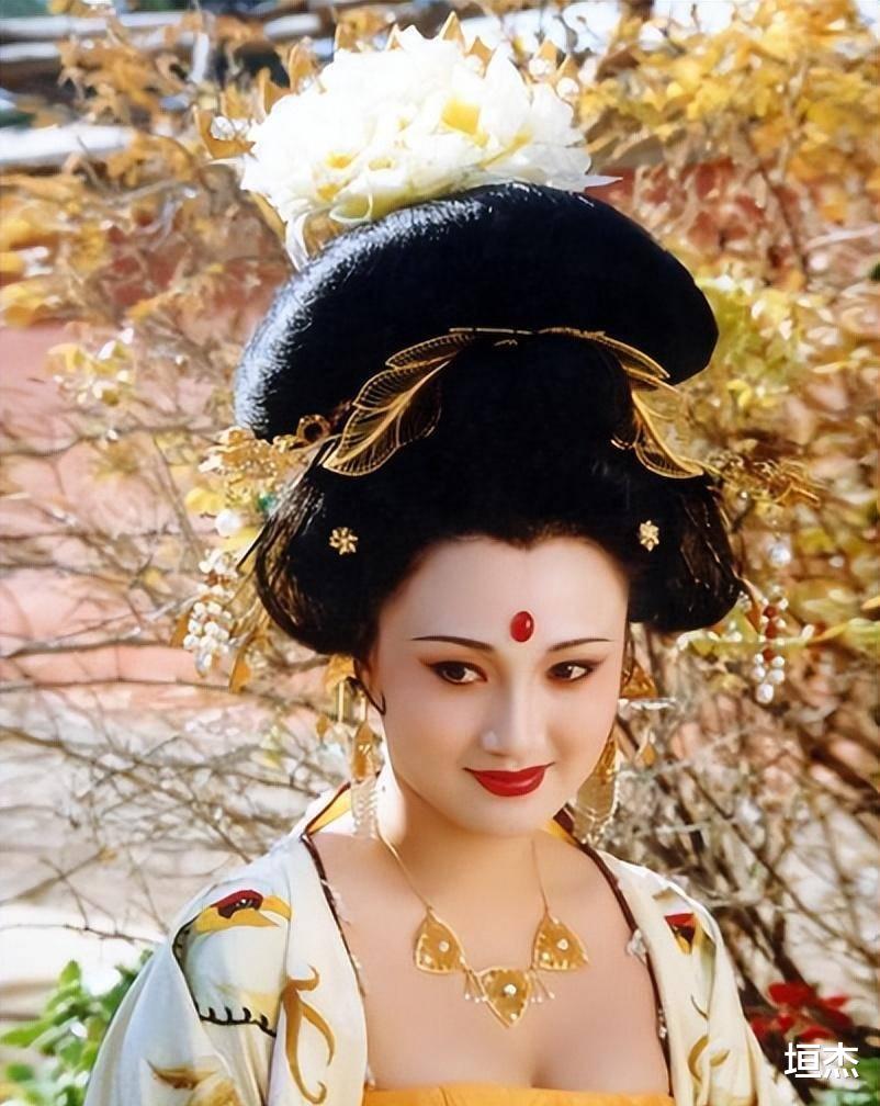 周洁|内娱实至名归的5位“人间富贵花”:出自富贵家庭、气质都不寻常