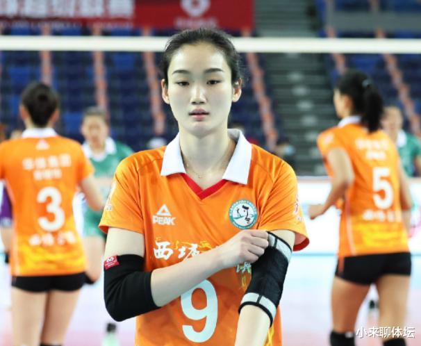 女排|女排副攻新星改变风格，呆萌小妹变御姐，进国家队要付出更多汗水