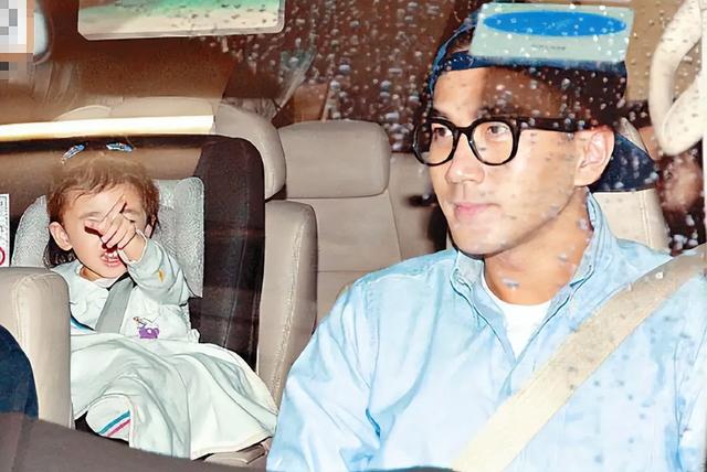 李晓峰|刘恺威紧搂李晓峰做核酸,牵手回家疑已同居