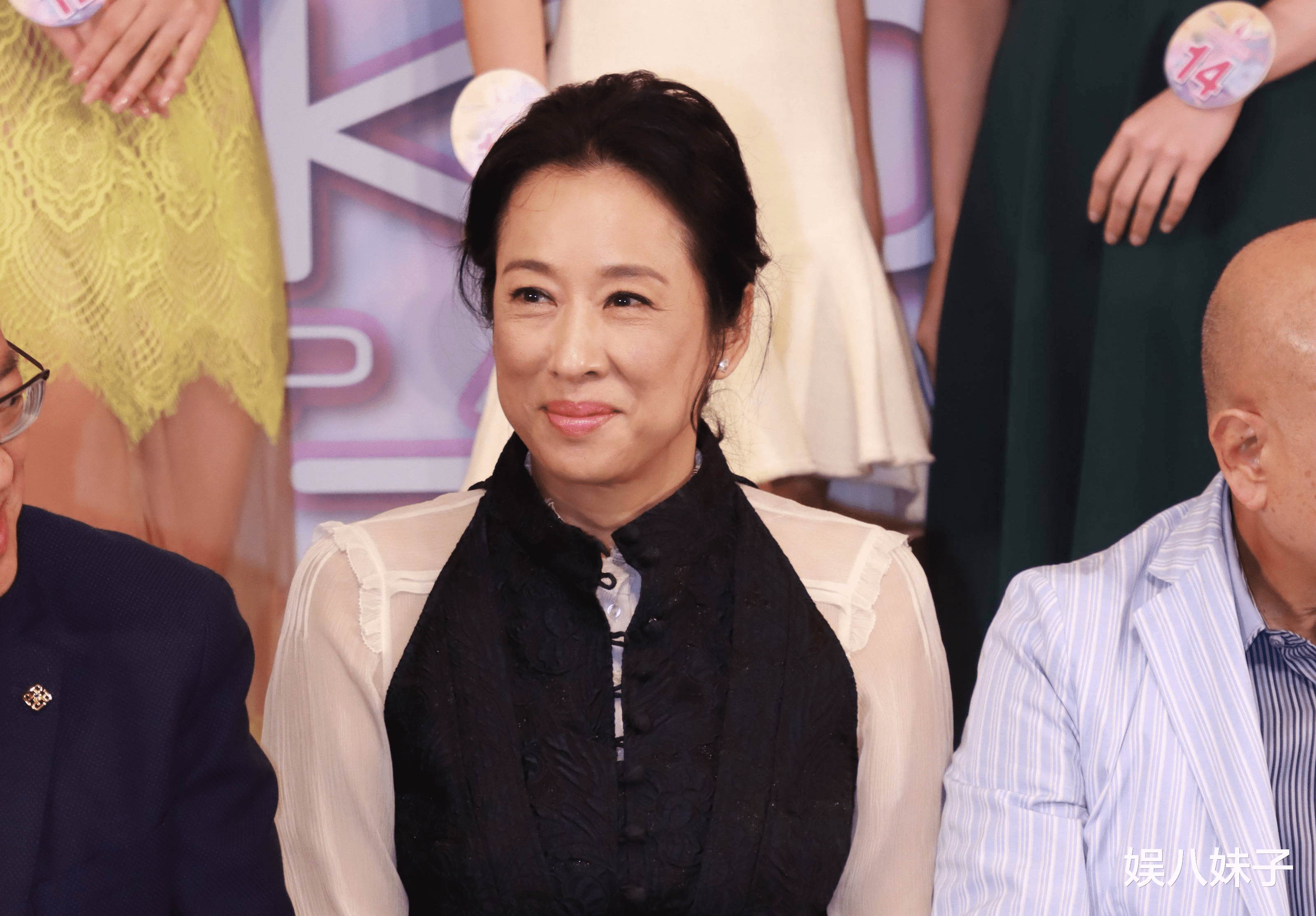 经典|豪放女冯盈盈地位不保，爱出位爱秀恩爱得罪高层，被雪藏了