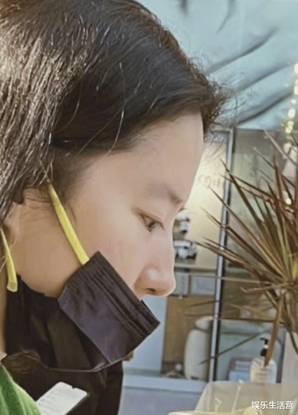 刘亦菲|刘亦菲迎风而上!大方晒素颜,毛衣价格上万,鼻梁和发量令人羡慕