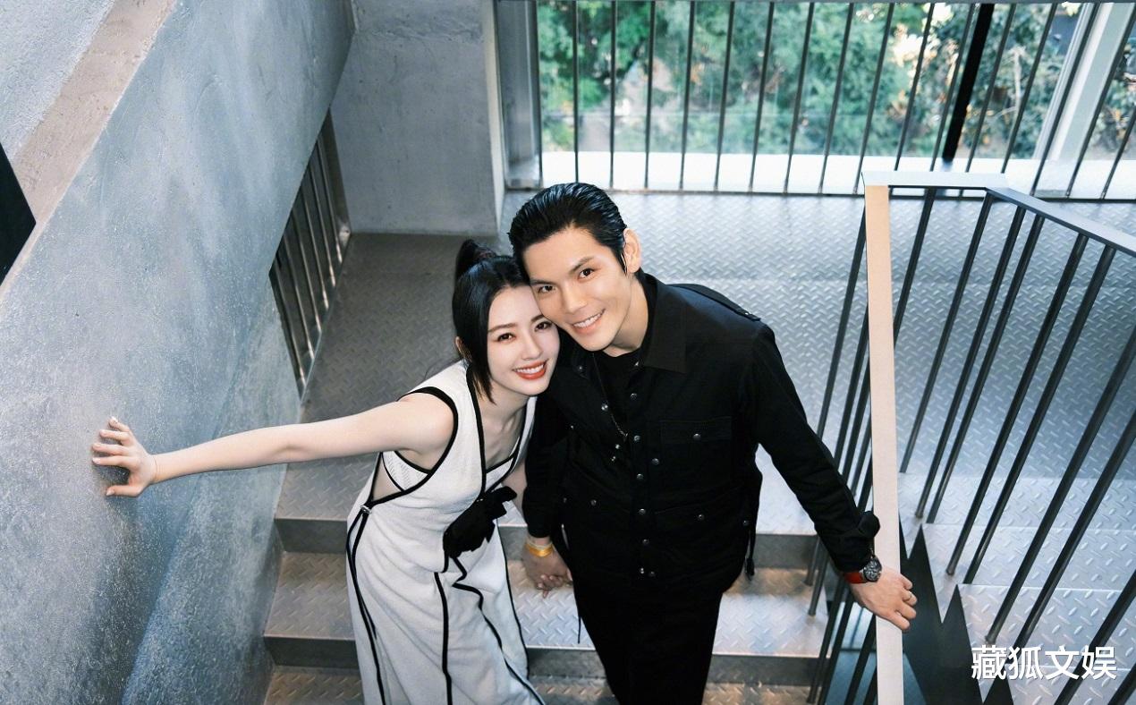 向佐|郭碧婷爸爸晒晚餐，暗示向佐已抵台陪产，对女婿礼物赞不绝口