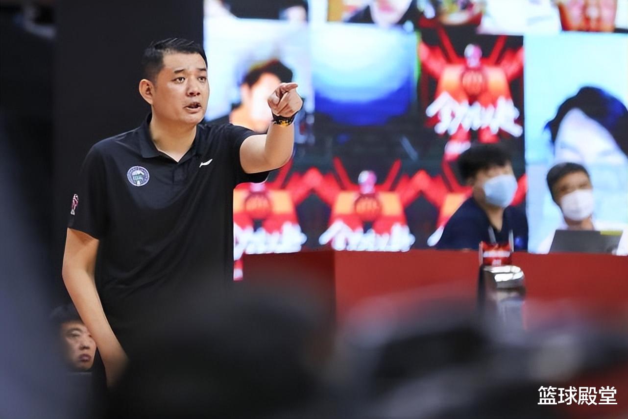巩晓彬|巩晓彬回应儿子赴美！身高将达2.05米，确定全能型锋线，期待惊喜