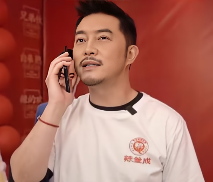 潘粤明|曾经帅得一塌糊涂，如今沦为油腻大叔，岁月这把“杀猪刀”太狠了